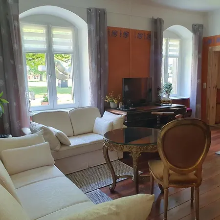 Gesindehaus Am Schloss Kummerower Kummerow (Mecklenburgische Seenplatte)
