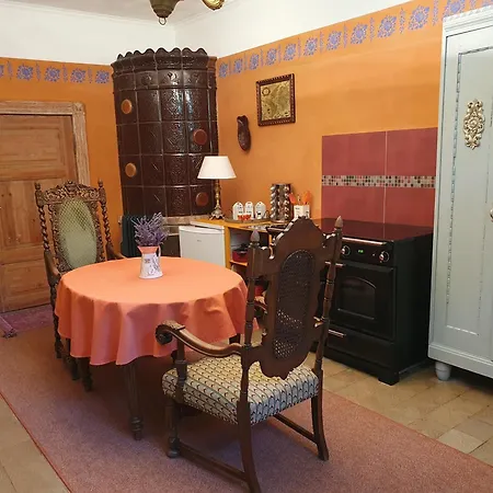 Apartment Gesindehaus Am Schloss Kummerower