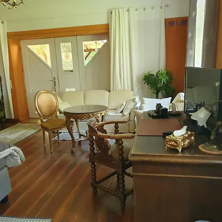 Gesindehaus Am Schloss Kummerower Appartement *