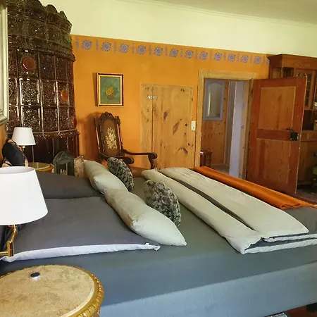 Apartment Gesindehaus Am Schloss Kummerower *