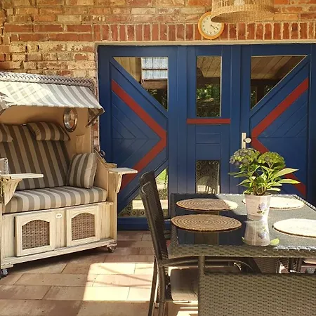 Gesindehaus Am Schloss Kummerower *