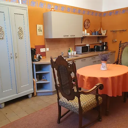 Apartment Gesindehaus Am Schloss Kummerower